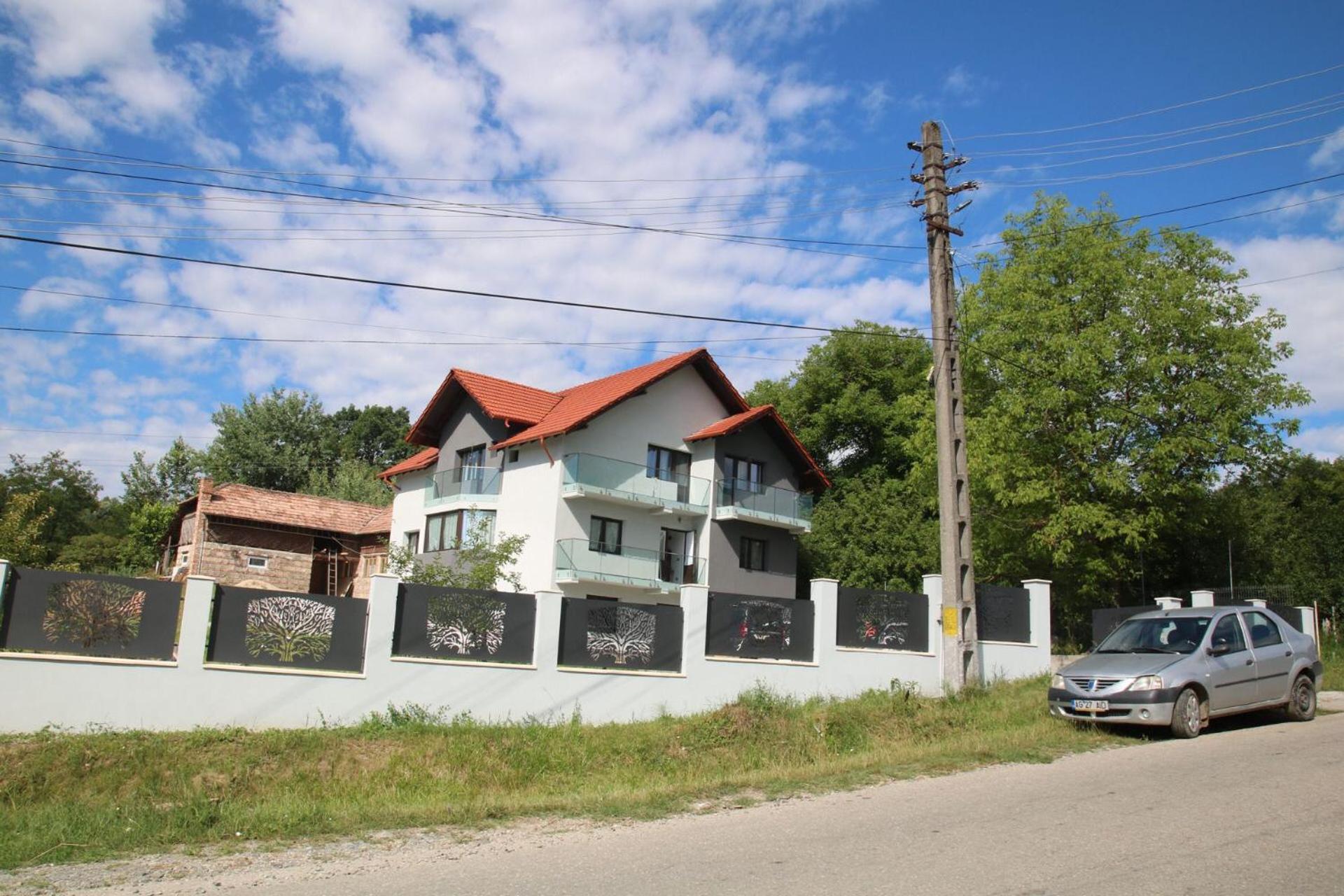 Pensiunea Albero Curtea de Argeş Exterior foto
